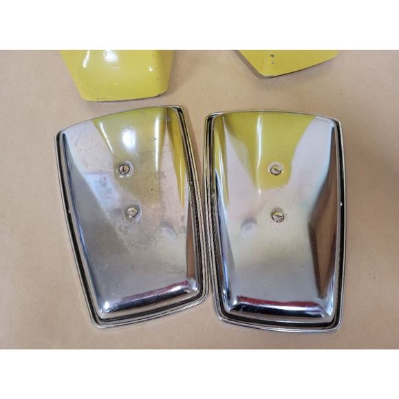 Vintage Lincoln Beautyeare Set of 2 Yellow Metal Storage Containers with Lids - Picture 6 of 16